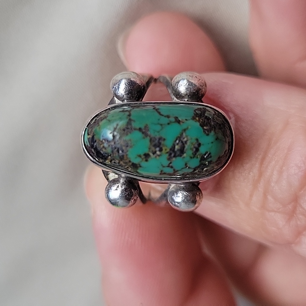 Vintage Native American silver and turquoise ring - size 6.25
